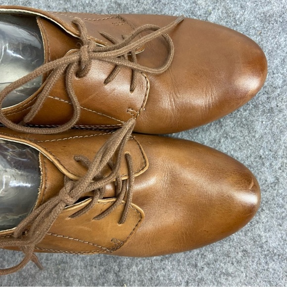 Bata Buttery Soft Tan Leather Classic Tie Heels Women’s Size 39 or US 8 - Picture 2 of 9